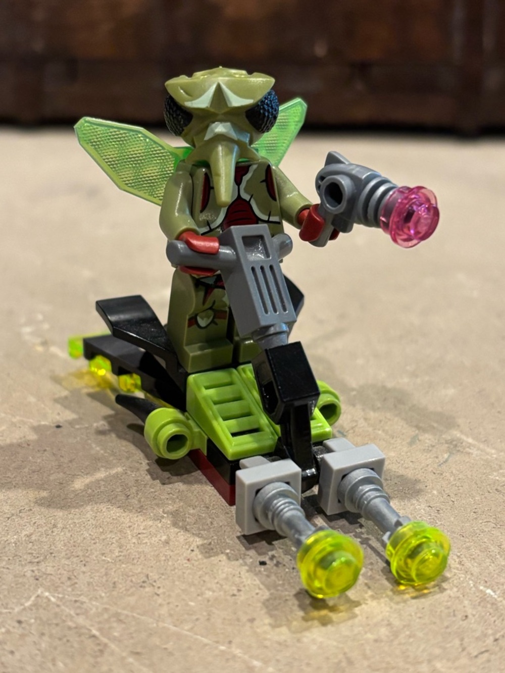 Lego Galaxy Squad Winged Mosquitoid Minifigure and bonus Squad Swarm Interceptor